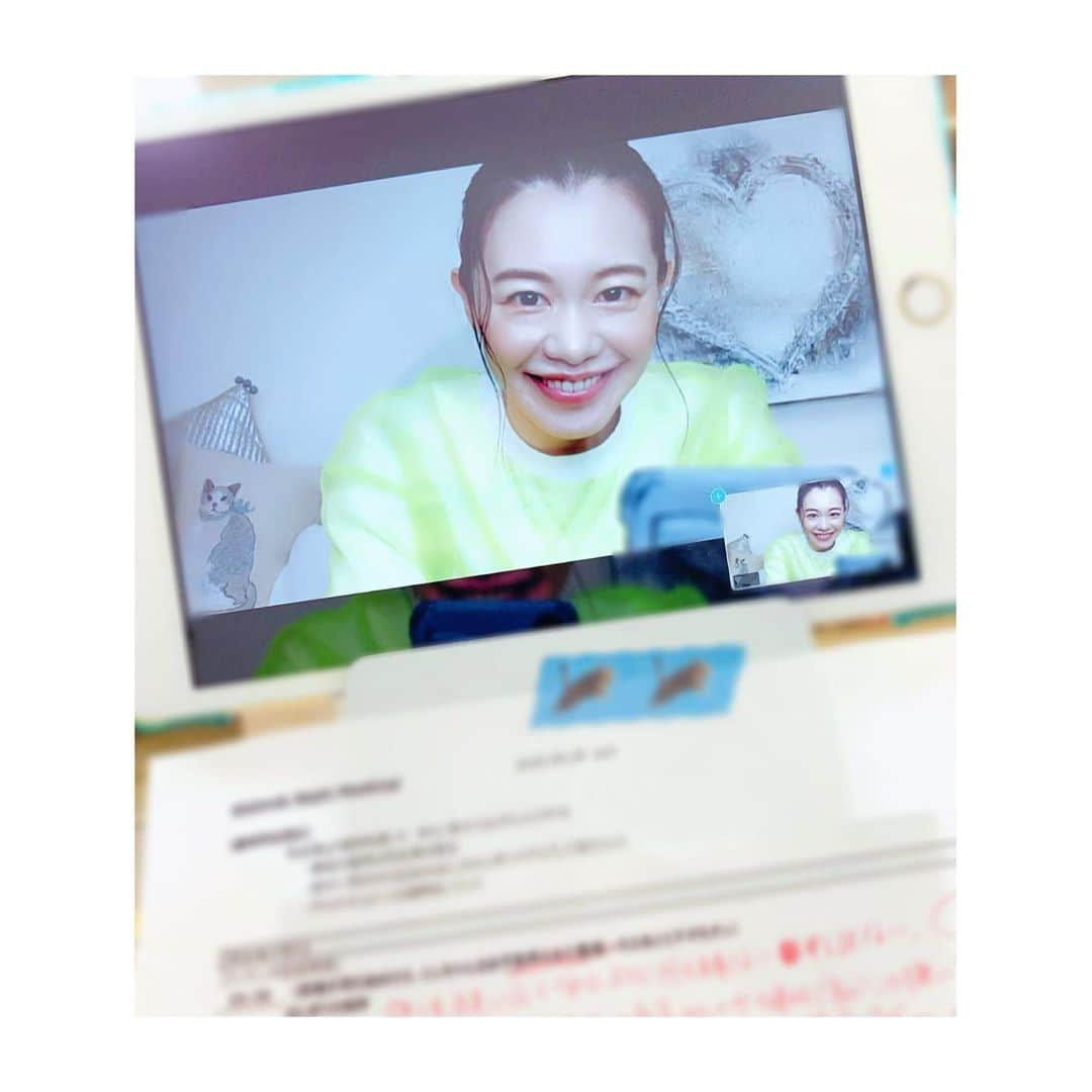 宇月颯さんのインスタグラム写真 - (宇月颯Instagram)「.﻿ .﻿  宇月颯リモートファンクラブイベント﻿ 『Webweb Night Meeting‼︎』﻿ にご参加くださいましたファンクラブの皆様、ありがとうございました😻❤️﻿ ﻿ ﻿ 楽しい✨﻿ 楽しい✨✨﻿ 楽しい✨✨✨﻿ 時間を過ごさせて頂き、感謝でございます！！﻿ ﻿ 今回は皆さんのコメントや質問などを含めたトーク、そして「2021年カレンダーの撮影風景」と「ポテの一日」の自作の動画を2本お届けさせて頂きました！！﻿ 私は大満足でございましたが、如何でしたでしょうか？？😅 投票や抽選コーナーも作り、やりたい事沢山で、結局１時間半では終わらず…笑﻿ それでも弾丸トークをし続けましたが、皆様が最後までご視聴くださった事、心から感謝致しております🙇‍♀️✨﻿ ﻿ 舞台に立つ姿を見て頂けない今、このような新しい形のイベントでファンクラブの皆様はどう思われているだろう…と不安はありましたが、皆様のお気持ちを投票でお聞きした結果、第二弾をやってほしいというお声を１００%で頂きまして、嬉しい限りです😭💕﻿ ﻿ 皆様のお声にお応えさせて頂けるよう、次回を考えたいと思います！！﻿ トーク&初級トレーニングとかかなー😂﻿ ﻿ ﻿ 宝塚を退団して、10月に新たなファンクラブとしてスタートして、来月から3年目のスタートとなります🙌✨﻿ せっかくファンクラブに入って下さっているのだから、舞台やイベントを楽しんで頂くだけではなく、ファンクラブの皆様には元気で幸せであってほしい…という思いでファンクラブの活動も充実させていきたいと思っております🌈✨﻿ 前から応援してくださっている方、そして新たに興味を持って頂いた方も、どうぞこれからも宜しくお願い致します！！﻿ ﻿ またお会い出来る日までお元気で👋﻿ ありがとうございました😊💕﻿ ﻿ ＊＊＊＊＊＊＊＊＊＊＊＊＊＊＊＊＊＊﻿ 　　　　﻿ ※ファンクラブイベントは会員さんのみとなっております💚﻿ ↓ファンクラブのお問い合わせはこちらまで📩↓﻿ uzukihayate.official.fc@gmail.com﻿ ﻿ ﻿ ﻿ #宇月颯ファンクラブ﻿ #リモートファンクラブイベント﻿ #いつもありがとう♡﻿ #皆さんと共有出来る幸せ﻿ #皆さんに幸せ届け‼︎﻿ #ファッション#fashion﻿ @pameopose さん﻿ #全身はこんな感じでした🍋💛🐥✨﻿ #全身写るように撮影したけど必ずポテ入る笑﻿ #お知らせ﻿ #2021年カレンダー#発売決定‼︎﻿ #皆さんの意見ありがとうございます﻿ #どんな形になるかはお楽しみに‼︎﻿ #愛猫#ポテ 😽﻿ #ぽっちゃんも愛してくださりありがとうございます♡﻿ #ぽっちゃんリハの時は膝の上にいたのに…笑﻿ #これからもポテ共々宜しくお願いします﻿」9月21日 20時35分 - hayate_uzuki_official