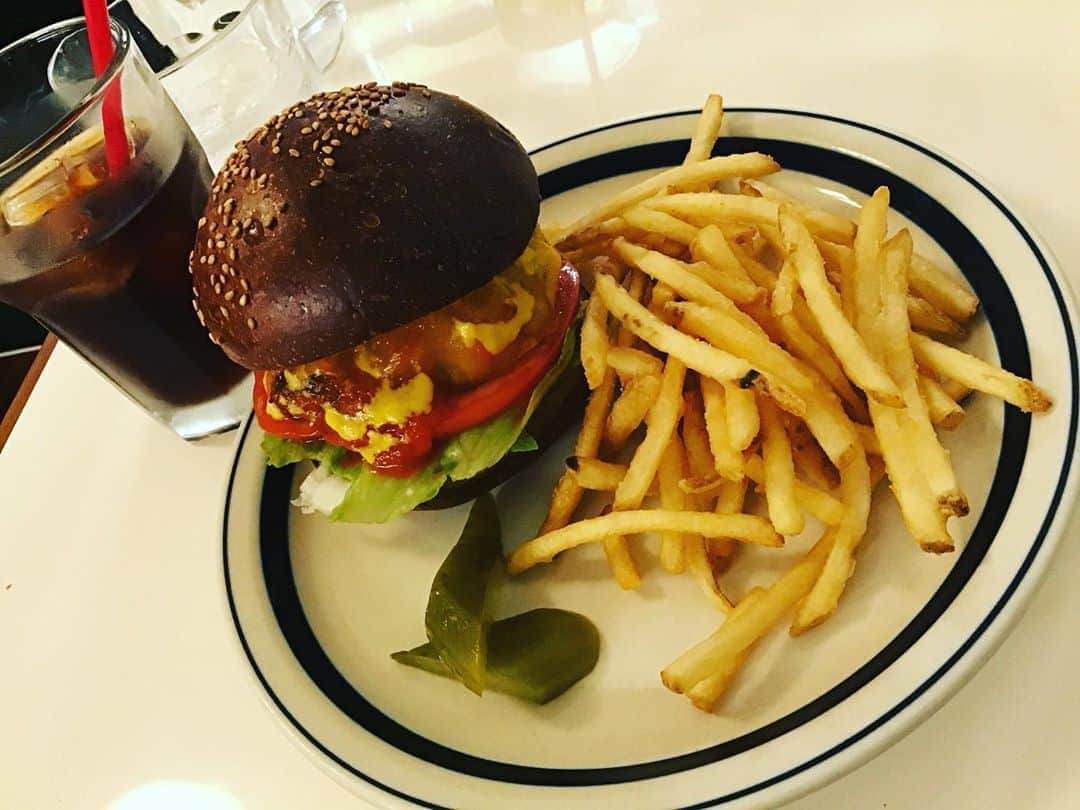 越中睦士さんのインスタグラム写真 - (越中睦士Instagram)「🍔  #hamburger」9月21日 20時37分 - makotokoshinaka