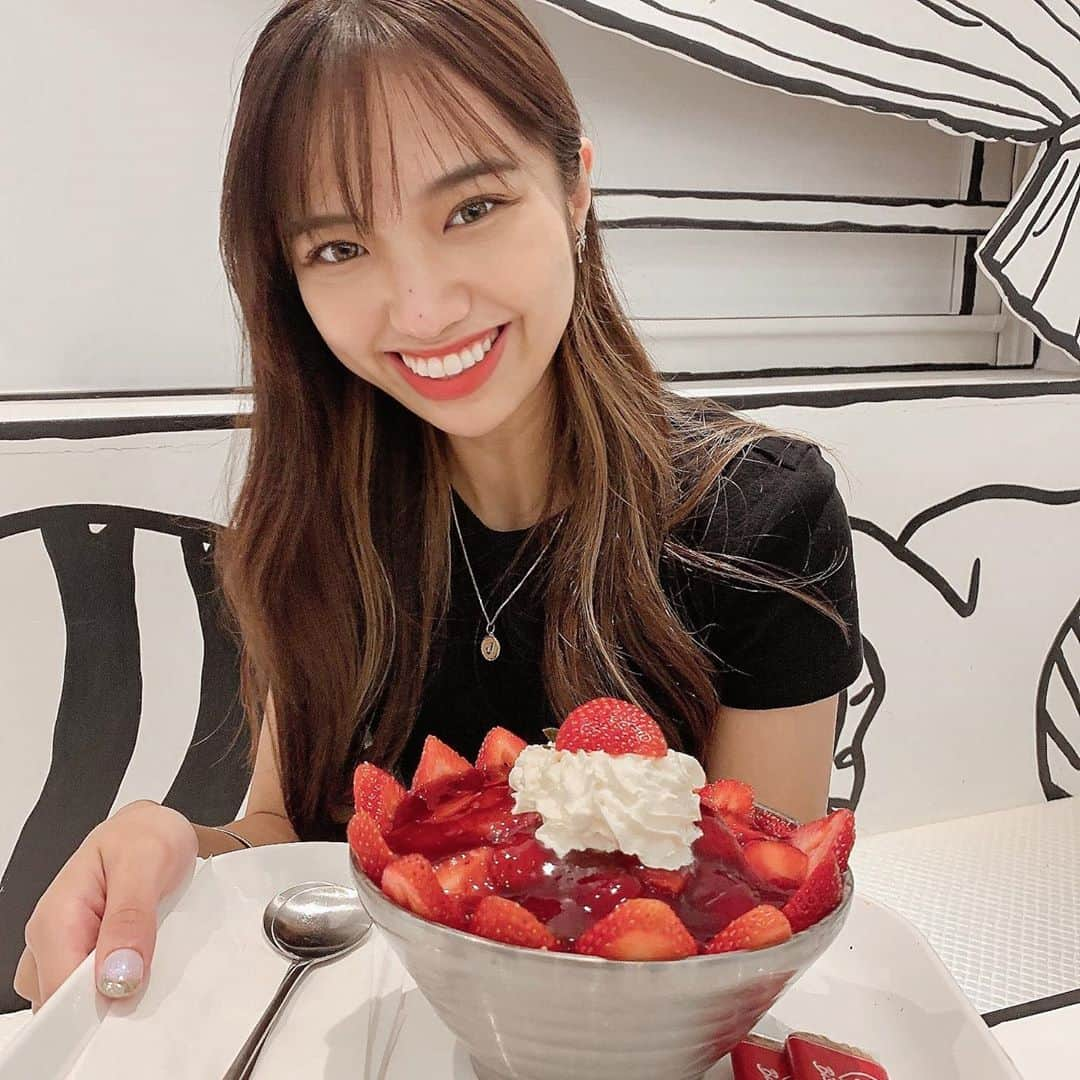 武藤ジャスピンさんのインスタグラム写真 - (武藤ジャスピンInstagram)「今年初のかき氷でした🍓🍧🥛 みんなは夏の食べ物食べれた〜？  #ミス桜美林コンテスト2020 #新大久保 #新大久保グルメ #東京 #follow #f4f #fashion #me #food #ミスコン #いちご #2枚目の右手の赤いのはテスターのリップです #女子あるある」9月21日 20時41分 - _jasmuts