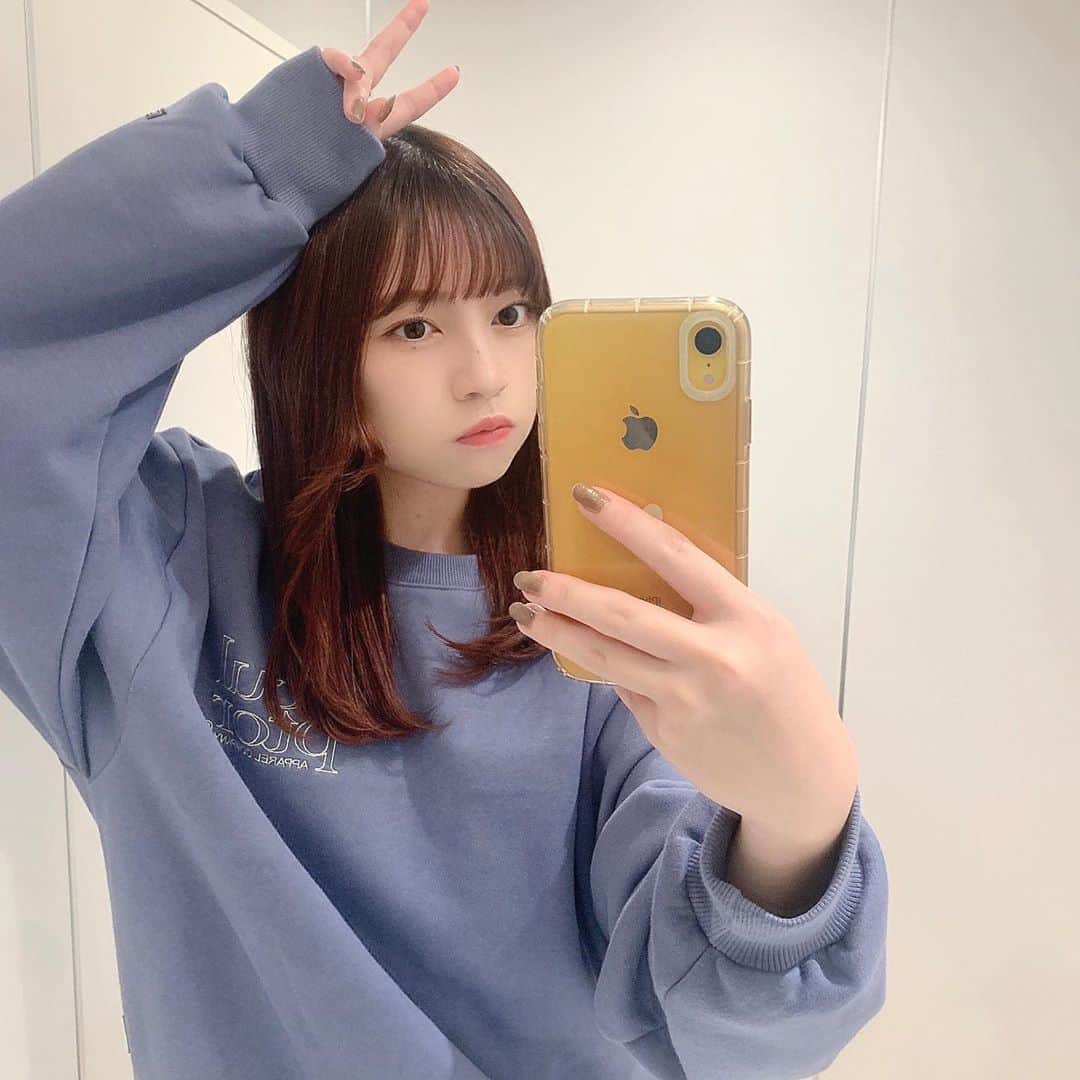 廣川奈々聖のインスタグラム：「もうスウェット着ちゃった 🐑！﻿ これは韓国ブランドのだよ〜﻿ ﻿ 髪かわいく巻けた¨̮ ﻿ ﻿ ﻿  ﻿ ﻿ ﻿ ﻿ #ななせのふく#スウェットコーデ#韓国ファッション#秋服#韓国風ヘア#韓国ブランド#sculptor_page#sculptor」
