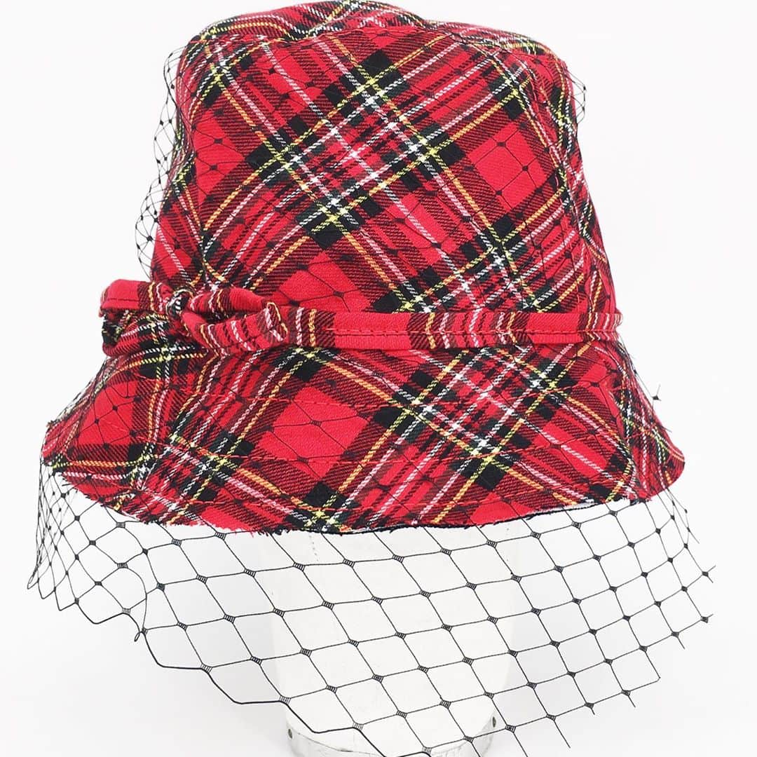 バーンストックスピアーズさんのインスタグラム写真 - (バーンストックスピアーズInstagram)「These tartan hats!Thelma wears a Tartan Bucket hat with a camouflage jacket.   Don’t forget to use the code SEPTEMBER When you shop on our website for a 30% discount on all styles. .. Click on the link in the bio to have a look.」9月21日 20時45分 - bernstockspeirs