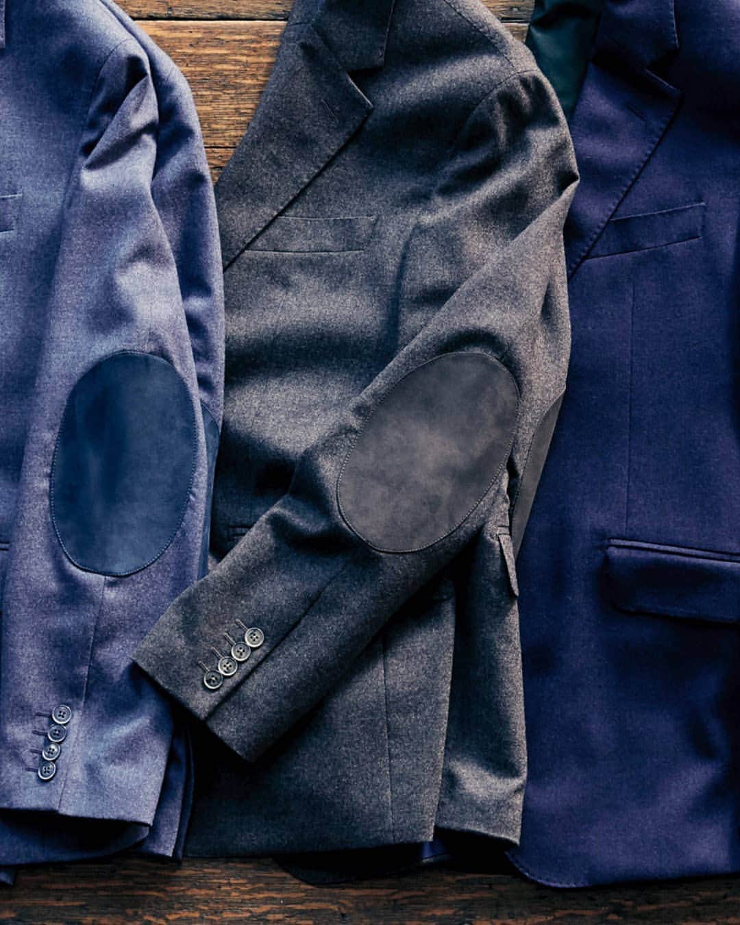 ハケットのインスタグラム：「Our new collection features expertly-crafted blazers, which are a genuine cut above the rest. Explore this and more at the link in our bio. #STAYHackett」