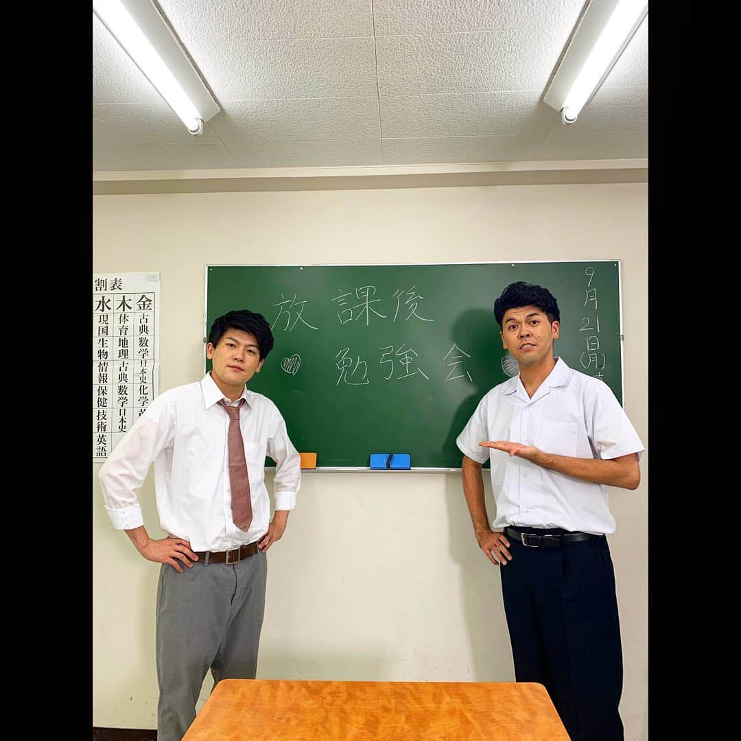 土佐卓也さんのインスタグラム写真 - (土佐卓也Instagram)「今日の家族写真 「TikTok生配信ありがとうございました❗️めちゃめちゃ勉強になりました✨用意して頂いた俺の制服、男子校感あって昔を思い出しました‼️」 卓也  #土佐兄弟 #家族写真 #土佐家族 #tiktok  #放課後勉強会 #制服 #男子校 #高校生 #staysafe  #staypositive」9月21日 20時50分 - takuyatosa1