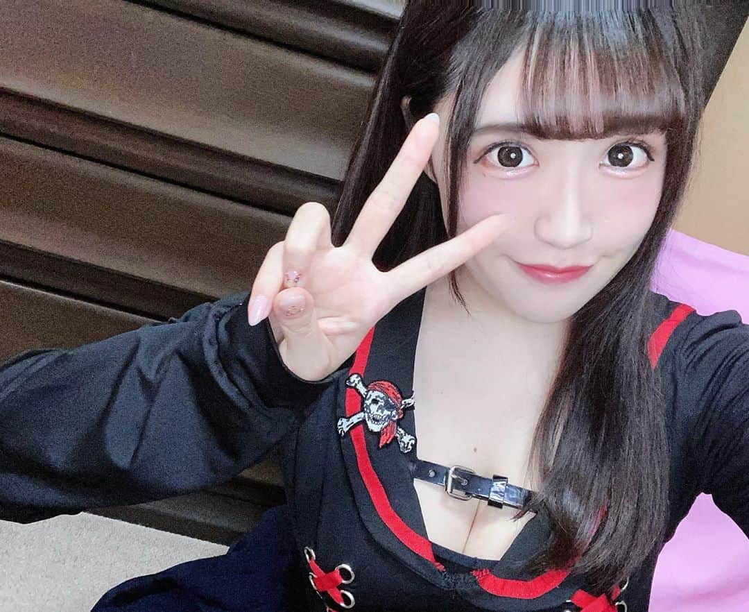木咲りんのインスタグラム：「* ⋆﻿  学生時代好きだった学食を 教えてください🥰🍱 りんは食堂の塩ラーメン！🍜 ⋆﻿  ⋆﻿  * #idol#cosplay#cosplaygirl#japaneseidol#japanesegirl#asiangirls#asianbeauty#アイドル#ハニスパ #ハニースパイス#ツインズ#ロリ#ロリコン#jkブランド#JK#制服女子#女子高生#コスプレ#コスプレイヤー#谷間#絶対領域#えちえち#偶像#制服誘惑#セーラー服 #黒髪ロング#我粉#りんぐらむ#맛스타그램#인스타푸드」