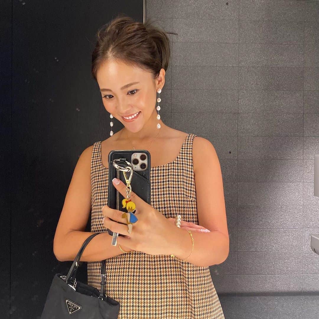のインスタグラム：「お友達とランチへ😋🧡 お肌艶々だと褒めてもらって、つや姫とまで言ってもらいました😇笑 ・ 昨日 @lecollection0327yuki さんにフェイシャルトリートメントしてもらったおかげです🙌🏻 いっぱい悪いことして、ゆきさんに愛あるお叱り受けました😝💓💥 ・ 気をつけます😉💦 ・ ・ #lecollection #ルコレクション #フェイシャルケア」
