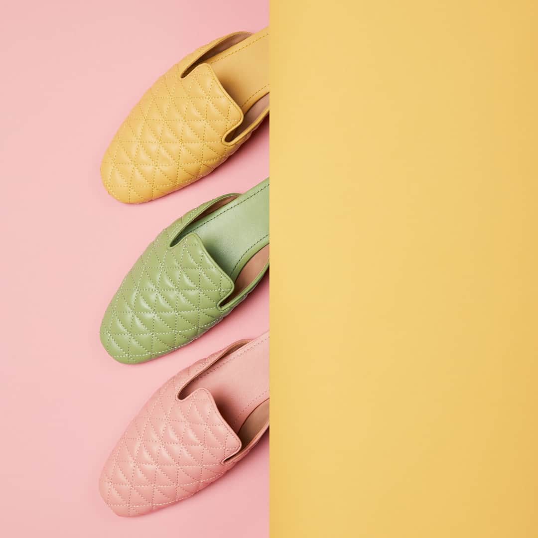 Schutzのインスタグラム：「NEW IN - SCHUTZ FUN FLAT MULE CANDY ❤️ #newin #schutzcandy #schutzfunflats」