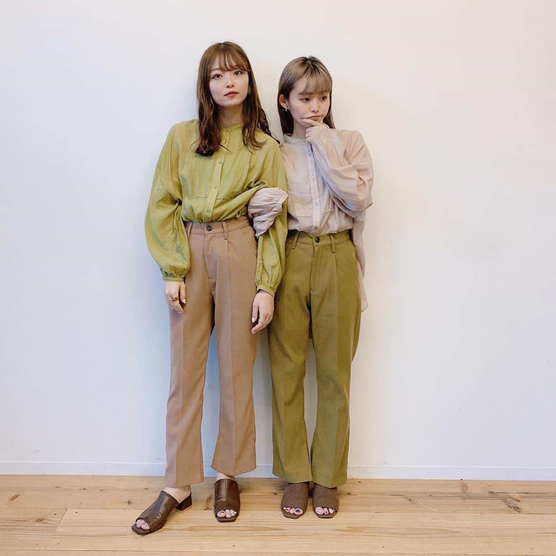 Vannie Officialのインスタグラム：「⠀ twins♡ ⠀ ⠀ ●ヨーク切り替えバンドカラーシアーシャツ/3,300+tax ⠀ ●カラーフレアパンツ/3,200+tax ⠀ ⠀ ⠀ #vannie_u#ヴァニーユー #ZOZOでしか買えない⠀⠀ お問い合わせはコメントまたはDMまでご連絡ください‪‪☺︎‬」