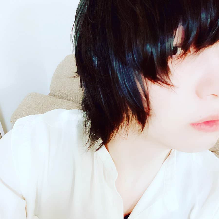 そらるのインスタグラム：「三ヶ月放置してた髪　明日切ります」