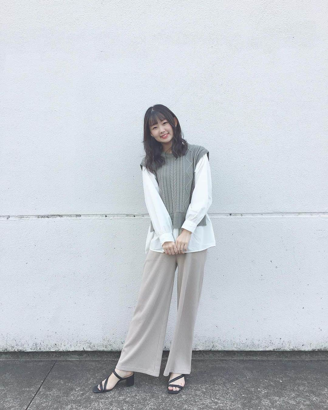 熊沢世莉奈さんのインスタグラム写真 - (熊沢世莉奈Instagram)「﻿ この間のオンラインお話会の私服👗✨﻿ ﻿ ワンピースとか女の子らしい服装も好きだけど﻿ こういう服装の方が自分らしくて好き😊♡﻿ ﻿ 色んな系統のお洋服着たいな🖤🤍﻿ ﻿ ﻿」9月21日 21時00分 - kuma_0417