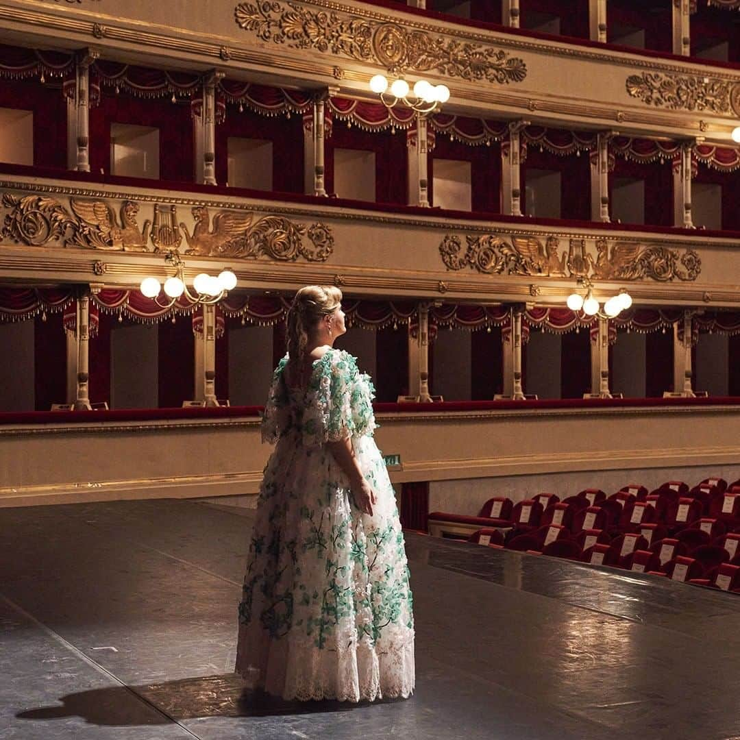 ドルチェ&ガッバーナさんのインスタグラム写真 - (ドルチェ&ガッバーナInstagram)「Dolce&Gabbana takes part in the long-awaited return of the opera to @teatroallascala.   Chiara Isotton, who plays protagonist Flora in the world-renowned La Traviata conducted by Zubin Mehta, wears a #DolceGabbana dress.    A lasting collaboration with La Scala that confirms Dolce&Gabbana’s love for beauty and the arts.」9月21日 21時00分 - dolcegabbana