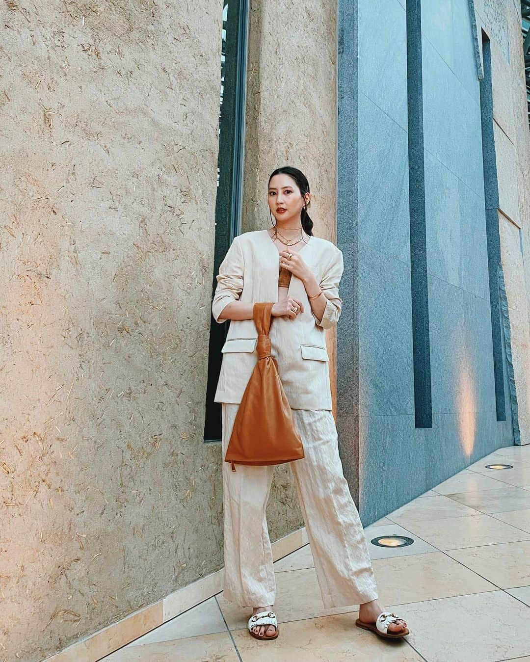 河北麻友子さんのインスタグラム写真 - (河北麻友子Instagram)「FASHION OUTFIT: muller of yoshiokubo SANDALS: Gucci  BAG: Bottega Veneta #FASHION #OOTD #麻友コーデ」9月21日 21時03分 - mayukokawakitaofficial