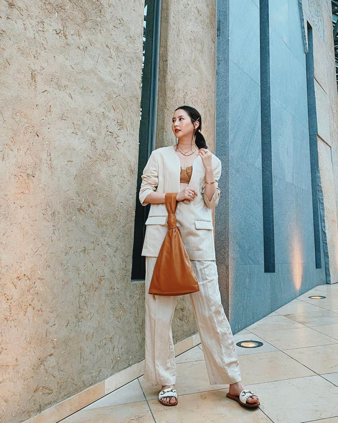 河北麻友子さんのインスタグラム写真 - (河北麻友子Instagram)「FASHION OUTFIT: muller of yoshiokubo SANDALS: Gucci  BAG: Bottega Veneta #FASHION #OOTD #麻友コーデ」9月21日 21時03分 - mayukokawakitaofficial