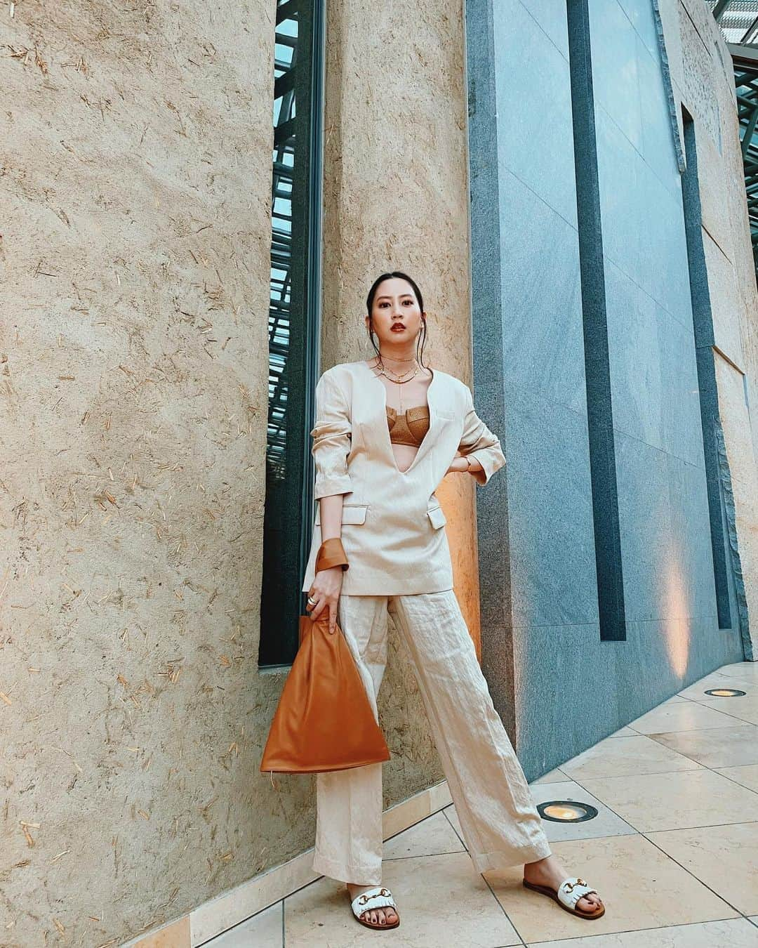 河北麻友子さんのインスタグラム写真 - (河北麻友子Instagram)「FASHION OUTFIT: muller of yoshiokubo SANDALS: Gucci  BAG: Bottega Veneta #FASHION #OOTD #麻友コーデ」9月21日 21時03分 - mayukokawakitaofficial