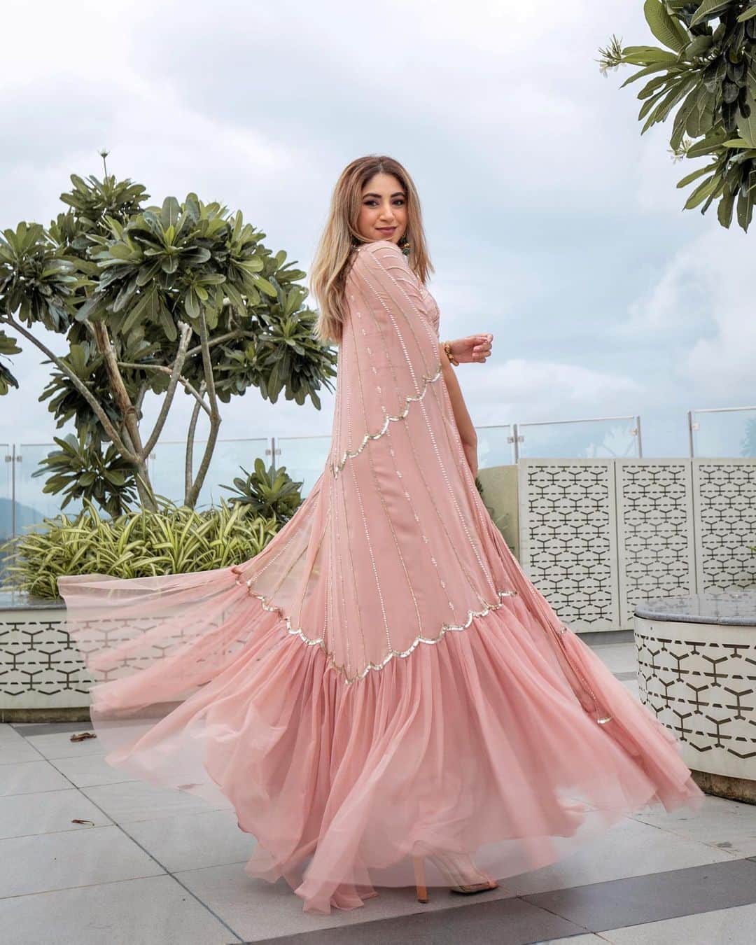 Aashna Shroffさんのインスタグラム写真 - (Aashna ShroffInstagram)「How I’ve missed twirling in a lehenga 💫 This @charuandvasundhara one is so stunning, I’m gonna need someone to invite me to a wedding soon please, so I can wear it 😅❤️  Use my code AASHNA10 for 10% off on their website!☺️」9月21日 21時07分 - aashnashroff