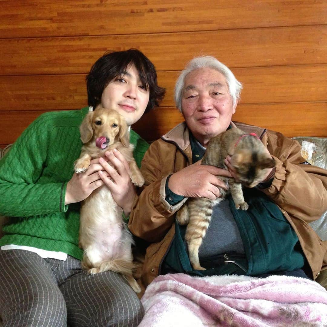 近藤研二さんのインスタグラム写真 - (近藤研二Instagram)「今朝、父が亡くなりました。84歳半の生涯でした。インスタでもこれまで沢山のお見舞いや励ましの言葉をいただきありがとうございました。  昨日15分ほど電話で話したばかりだったのでまだ実感が湧きません。明日顔を見たら涙も出るのかな。  モイのブログを借りて経緯など書いております。  #近藤倶生 #近藤研二」9月21日 21時11分 - kenjikond0