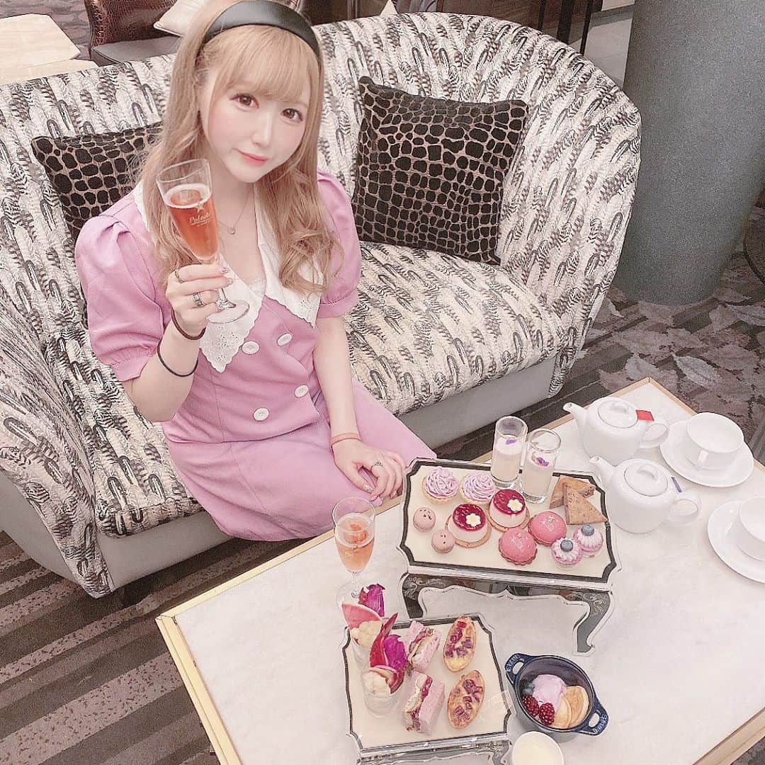 あいにゃんさんのインスタグラム写真 - (あいにゃんInstagram)「ストリングス表参道の紫のアフタヌーンティー💜 めためたかわいい、、₍ᐢ⸝⸝› ̫ ‹⸝⸝ᐢ₎ * * #アフタヌーンティー #アフタヌーンティーセット #ストリングス表参道 #表参道カフェ #表参道グルメ #afternoontea #stringsomotesando #teatime #下午茶 #被写体 #メイド #コンカフェ #アイドル #地雷 #韓国ファッション #ワンピースコーデ #美男美女と繋がりたい #お洒落さんと繋がりたい #japanesegirl #maid #followforfollowback #いいね返し #フォローミー」9月21日 21時19分 - ainyan0310