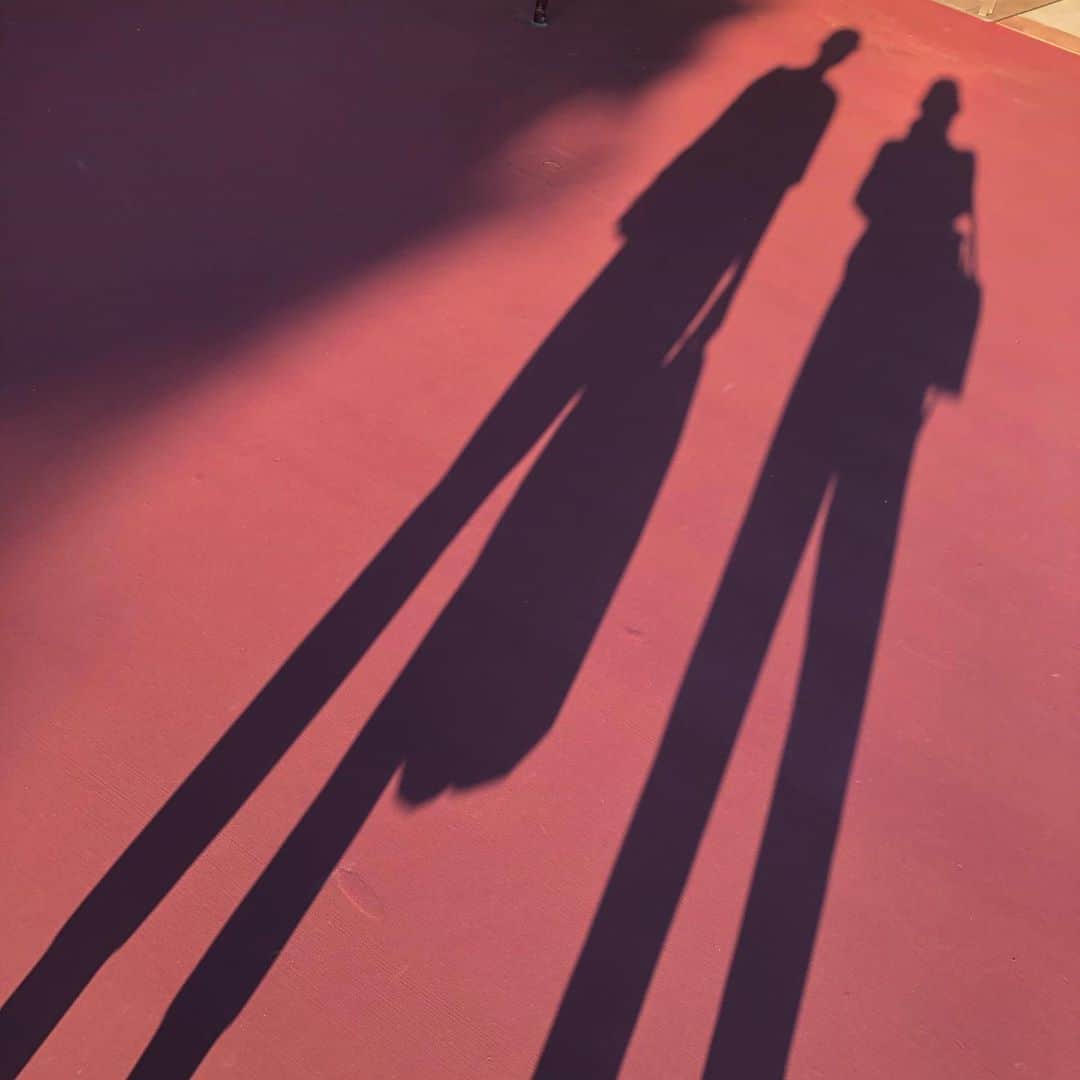 石川亜沙美のインスタグラム：「背比べ☺️💪 ・ ・ #2020.09.21 #敬老の日 #🙏💓 #光と影」
