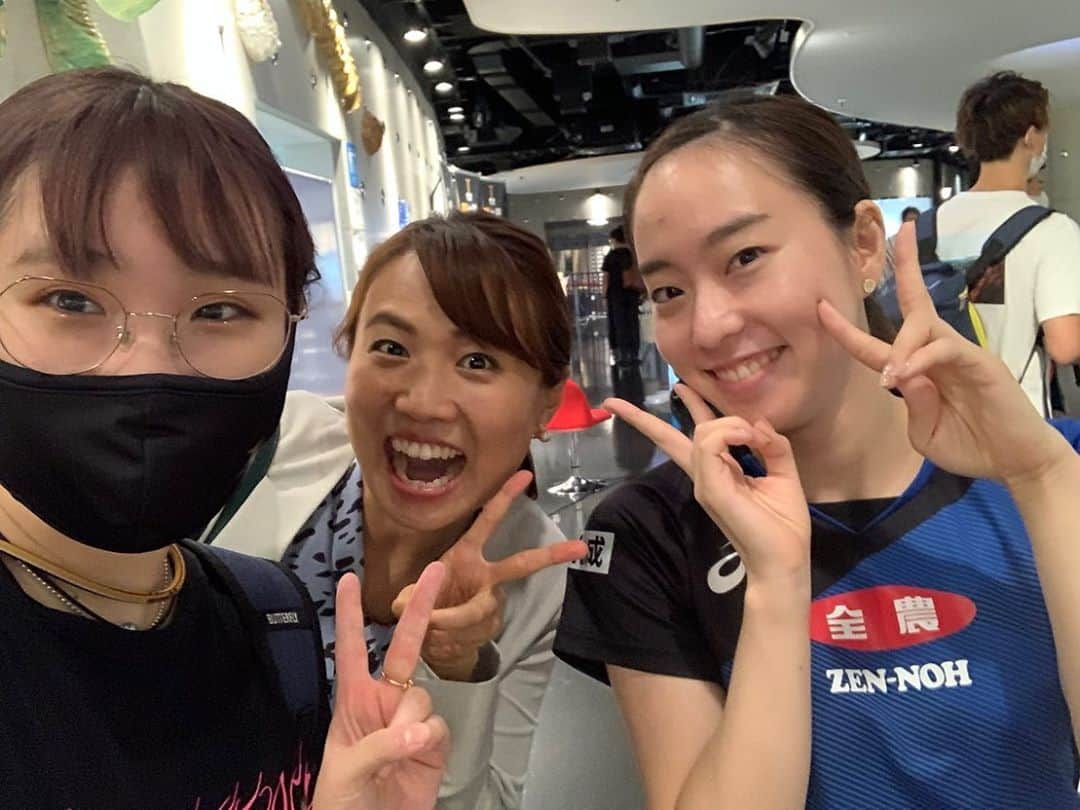 平野 早矢香さんのインスタグラム写真 - (平野 早矢香Instagram)「2020 JAPAN オールスタードリームマッチ‼️ 先週の月曜日、ついに日本の卓球界が動き出しました🏓　今回日本のトップ選手が全て参加というわけにはいきませんでしたが、参加した選手たちは試合ができたことを喜び、そしてとても楽しそうでした😆 私は今回卓球ジャパンの番組インタビューをしに現場に行きました✨選手たちにインタビューさせていただきましたが、みんなと会えたこと、半年感の色々な話を聞けたこと、卓球の試合を観ることができたこと、本当に嬉しかったです✨ インタビューは卓球ジャパンで今後オンエアされると思いますので、皆さんお楽しみに😉 ・ やっぱり選手は試合がしたいですよね💪 今後少しずつ開催予定の大会もありますが、選手たちの活躍する場をたくさん作っていってあげてほしいと思います✨ やっぱり卓球は楽しい🎵最高‼️🏓😆 ・ #2020ジャパンオールスタードリームマッチ #試合再開 #卓球最高 #みんなに会えた #嬉しい #卓球ジャパン #インタビュー #選手の皆さん #ありがとうございます #試合を観る時は #やはり #怖い顔 #なぜ🤷‍♀️ #自然現象ですw ・ I’ve been waiting for this day to come!!! At last, we can resume table tennis matches in Japan !!!!! All players were so happy to play!!! Exciting matches!!! I was really glad to watch them! I hope many tournaments will be held so that they can play more!!!! ・ ・ 告知忘れるところでした（笑） 明日9月22日(火)は #メーテレ #ドデスカ #朝6時から #東海地方の皆さんよろしくお願いします」9月21日 21時33分 - sayakahirano0324