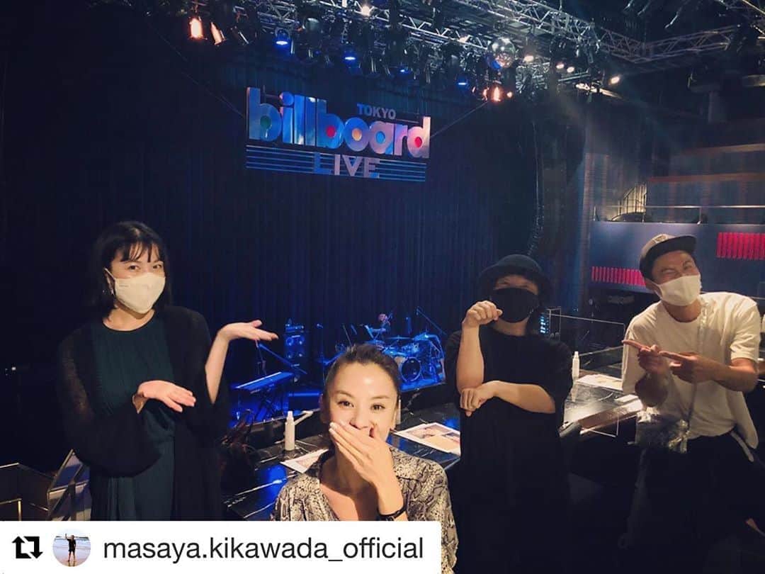 azumiのインスタグラム：「黄川田雅哉と村川絵梨ちゃんが1stに来てくれて、しかもソーシャルディスタンスで会えた✨ 盛り上がってるのはステージから見えたよw  #風のハルカ  #朝ドラ #函館珈琲   @masaya.kikawada_official with @get_repost ・・・ billboard LIVE TOKYOで#Wyolica のLIVE。 終始鳥肌立ちっぱなしや！！ アズすげーーー！！ ありがとう。 最高だった。 お疲れ様ー。  #Wyolica#azumi#so-to さん  #村川絵梨#絵梨と鑑賞 #興奮する二人 #めちゃくちゃ大人な会場 #緊張したわ #azumiの声に癒される #so-to さんめちゃいい人 #鳥肌は嘘をつかない #azumiの名言」