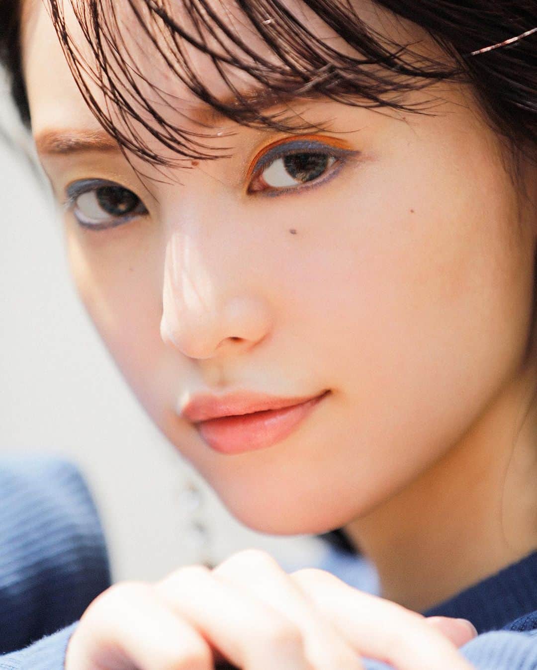 Cazumaxのインスタグラム：「山田愛奈ちゃん！DAZZSHOPのアイメイク企画撮影しました🙏4年ぶりの愛奈ちゃんめちゃんこ可愛かった！！ @dazzshop_official  Model: @aina_yama  Photography: @cazumax  Stylist: @stylist_yuka  Hair&Make-up: @yumi_hairmake ( @threepeace2015 )」