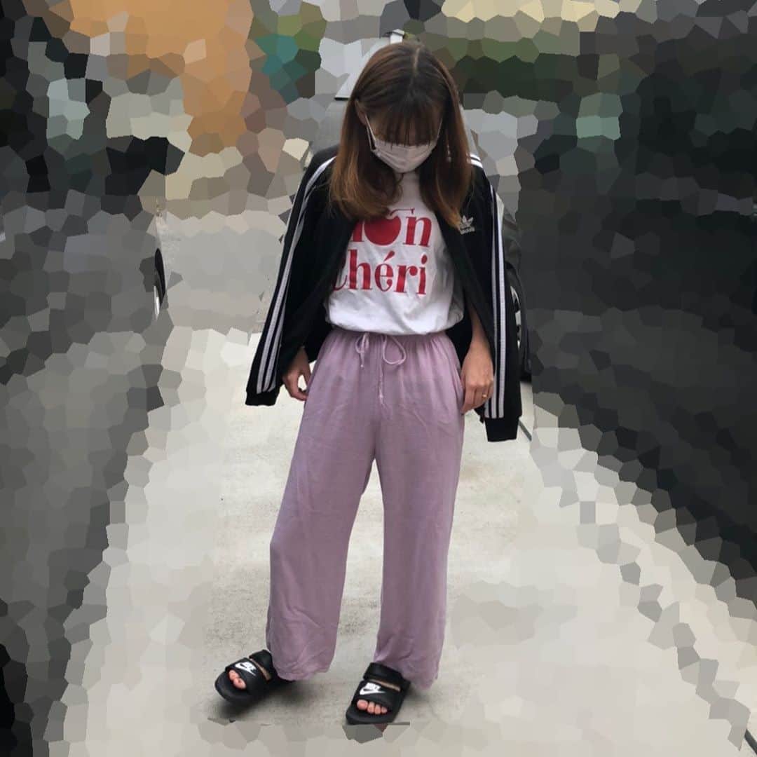 町田亜里香のインスタグラム：「髪染める前の小人コーデ。 #153cm  プチプラばかり(´；ω；｀)。 . . . #code #プチプラコーデ #dholic #サンダル #もうだめか」