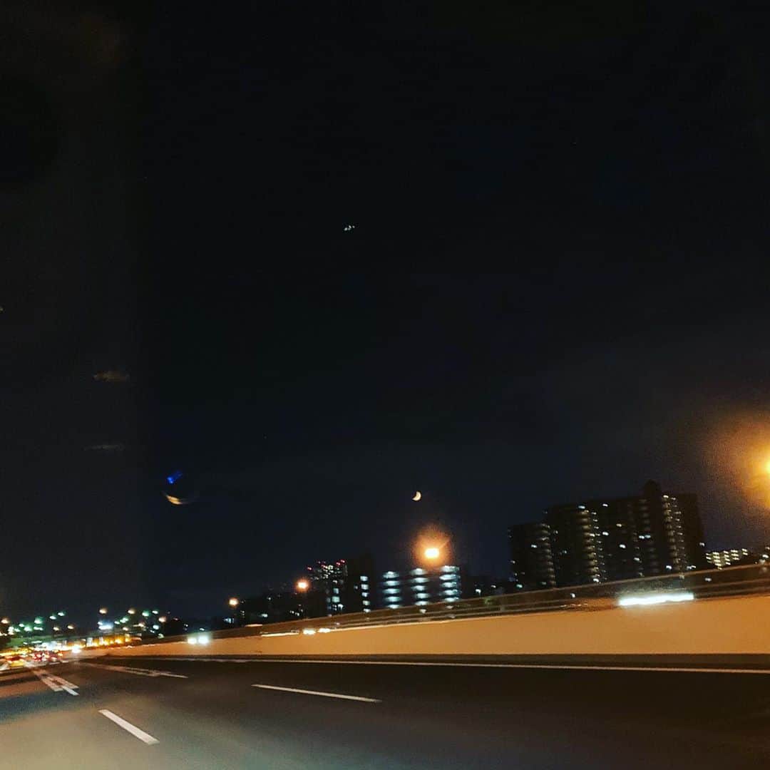 河口恭吾さんのインスタグラム写真 - (河口恭吾Instagram)「三日月の浮かぶ第三京浜を走る。」9月21日 21時49分 - kawaguchikyogo