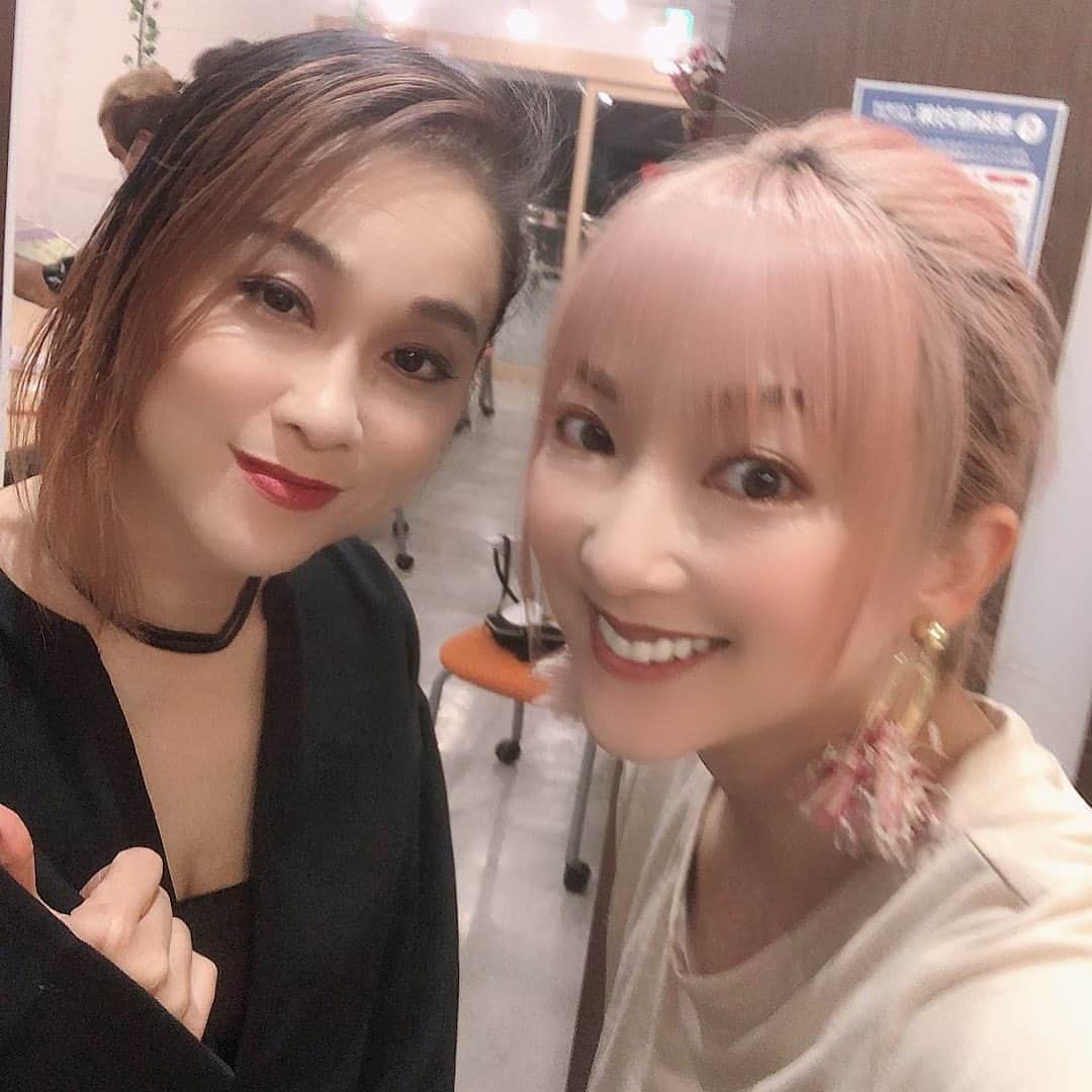 のインスタグラム：「ZOOCO @zooco1225 の#コマラジ 22時から生放送始まるよ〜❣️  #youtube  #ムネまりチャンネル  #グッドボタン👍 #チャンネル登録お願いします 🛎✨ #プロフィールから飛べまーす ❤️ #山田まりや #ムネくん #親子 @central_official_  #小学2年生 #7歳 #男の子 #ママ #hairstyle #color #pink #instagood #instalike #instafashion #instadaily #love #loveislove」