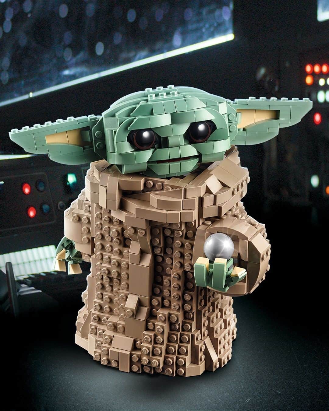 LEGOさんのインスタグラム写真 - (LEGOInstagram)「Introducing, the cutest co-pilot in the galaxy…   #LEGOStarWars #StarWars #TheChild」9月21日 22時00分 - lego