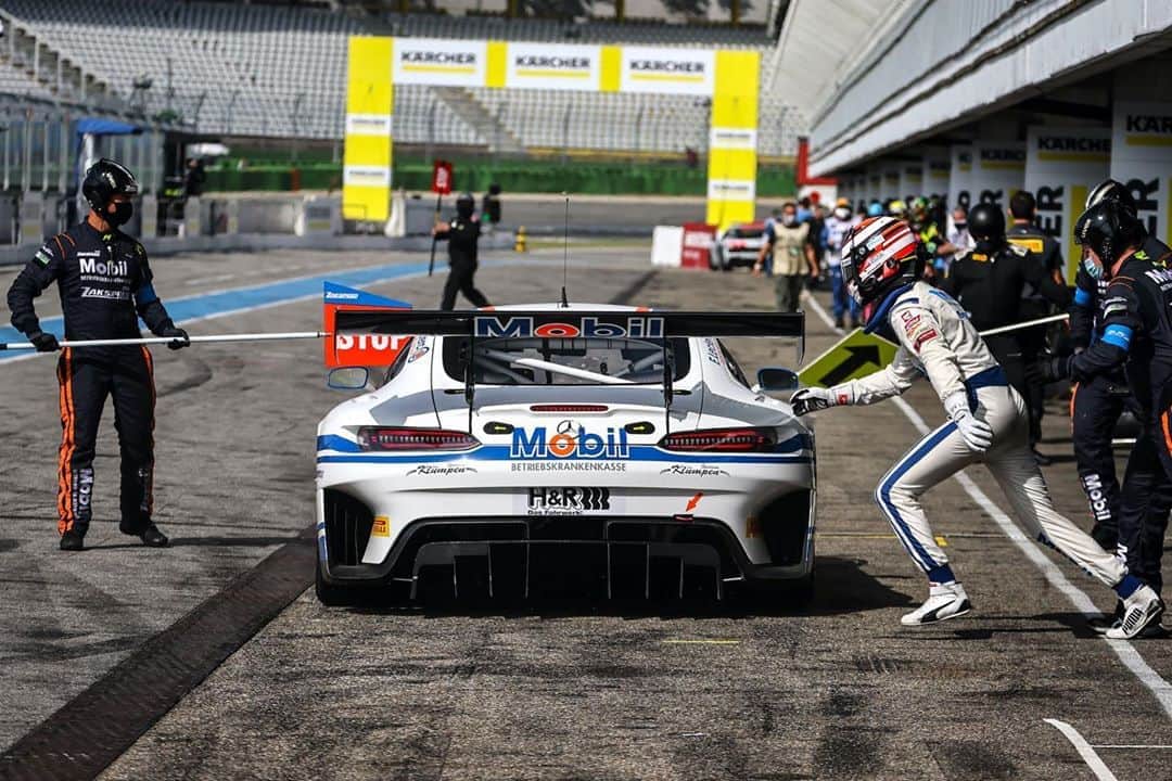 Mercedes AMGさんのインスタグラム写真 - (Mercedes AMGInstagram)「It was a tough challenge for our Mercedes-AMG Customer Racing Teams in the ADAC GT Masters last weekend. After two top ten results on Saturday (P6 and P9), our six Mercedes-AMG GT3s crossed the finish line in fourth, seventh and ninth place on Sunday. Two more cars made it into the points in the second race as well. Thanks to @htpmotorsport / @winwardracing, @schuetzmotorsport, @toksportwrt and @zakspeed and see you at @sachsenring_official from 2-4 October for the next round of the ADAC GT Masters. #MercedesAMG #AMGGT3 #MercedesAMGMotorsport #10YearsAMGCustomerRacing #GTMasters」9月21日 22時02分 - mercedesamg