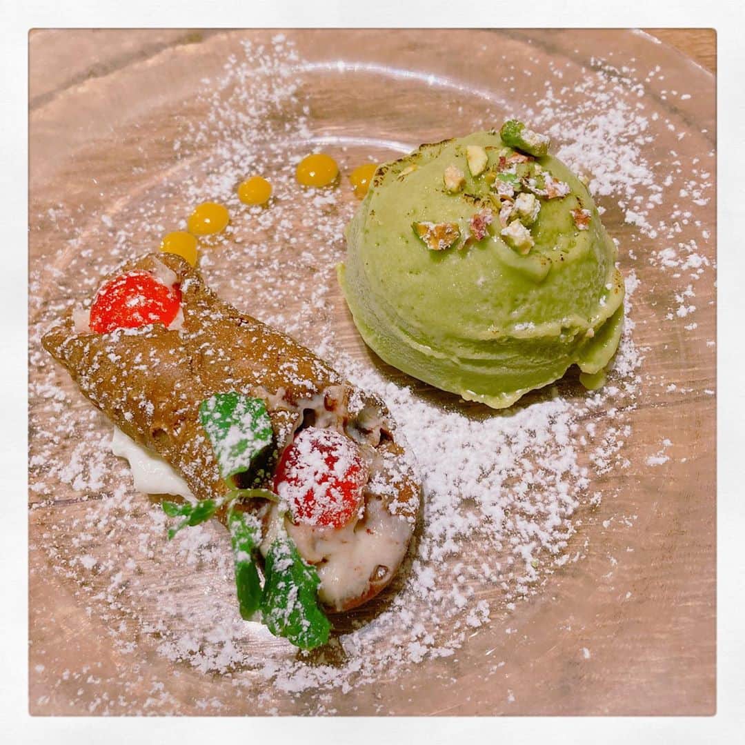 櫛引彩香のインスタグラム：「ものすご〜く久しぶりに友達とごはん😁デザートまで食べました！ この前のレテでの配信ライブは、明日までアーカイブで見れます。そのあとは、まぼ〜ろ〜しぃ〜☝️ でも、またやると思う。どんだけぇ〜☝️」