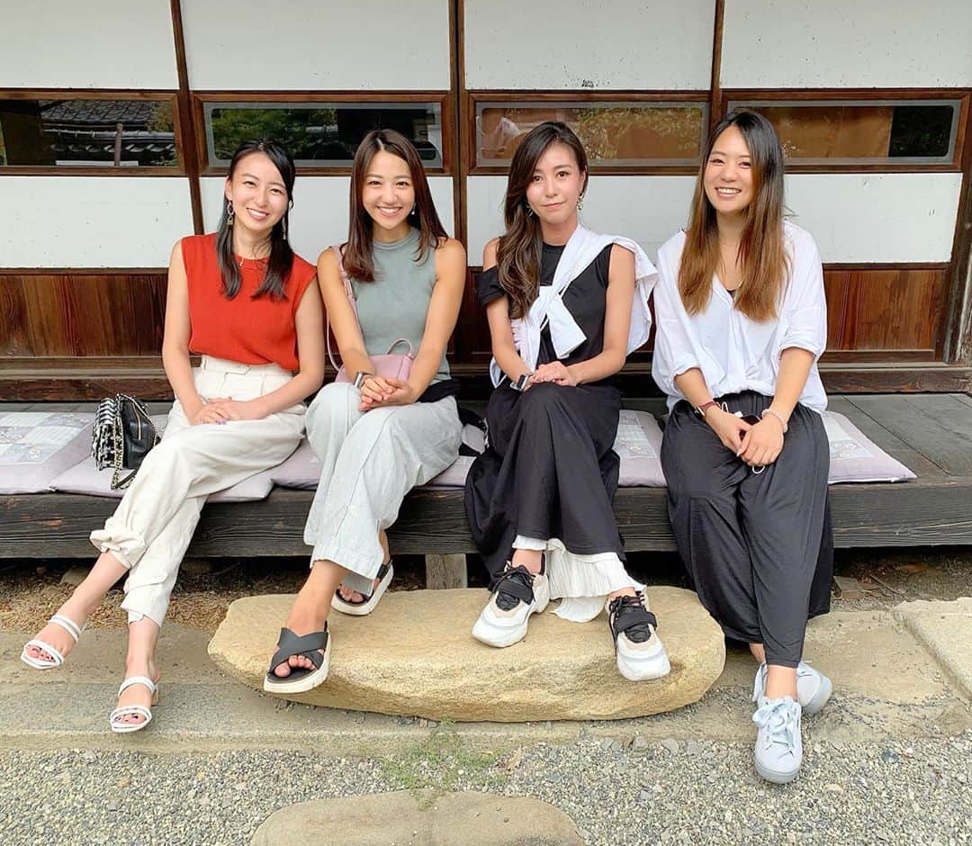 岩間恵のインスタグラム：「みんなが実家に遊びに来てくれた日🍇  酒蔵でご飯食べてぶどう食べて ぐだぐだ遊んで話して楽しかった〜〜！  #週末は山梨に行こう #ぶどうも終わり #夏も終わり #4枚目母が写ってる (笑) #撮影者シンヤトモナガ」