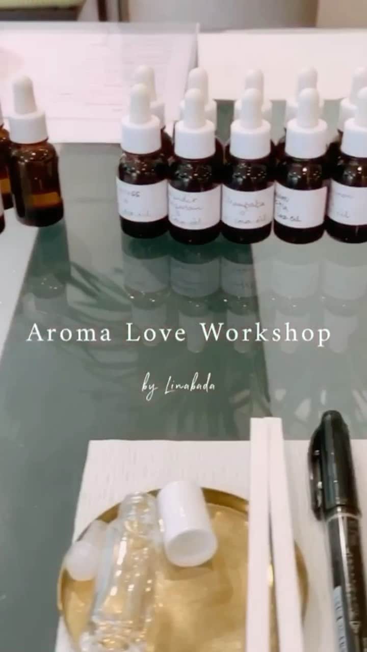 島野ミキのインスタグラム：「・ ・ @love.contrast がやっている "Aroma Love Workshop"に参加してきた🌿 好きな香りや効能などで選んだアロマオイルを ブレンドして作る世界に一つだけのオイル✨ すごく勉強になった🥺 次に仕事があってちょっとの時間しか入れなかったから 今度またゆっくり参加したい！ ・ ・ #アロマ#アロマオイル#オイル#オイルマッサージ#香り#癒し#癒しの空間 #aroma#aromaoil#Workshop#AromaLoveWorkshop#Flower」