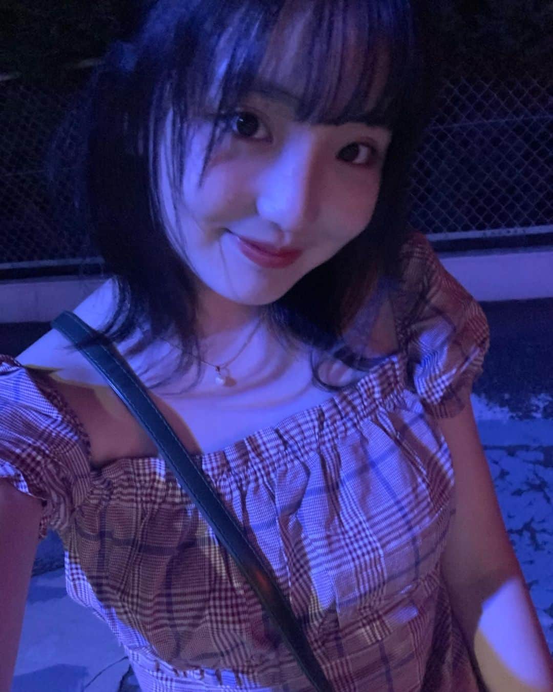白井杏奈のインスタグラム：「・ 最近はお母さんがお父さんに若い時にもらったネックレスと指輪を私がつけてます😏💍 なんだかテンションあがる」