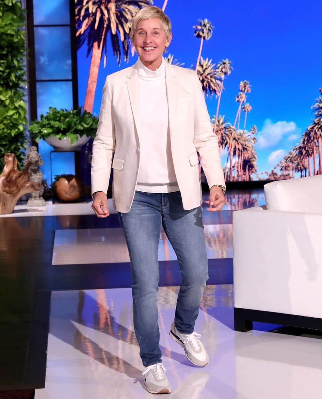 Just Jaredさんのインスタグラム写真 - (Just JaredInstagram)「@theellenshow has officially broken her silence on rumors about her behavior and the workplace toxicity at her talk show in a six minute long message to fans. Tap this pic in the LINK IN BIO to see what she said.  #EllenDeGeneres Photos: Michael Rodman/Warner Bros」9月21日 22時33分 - justjared