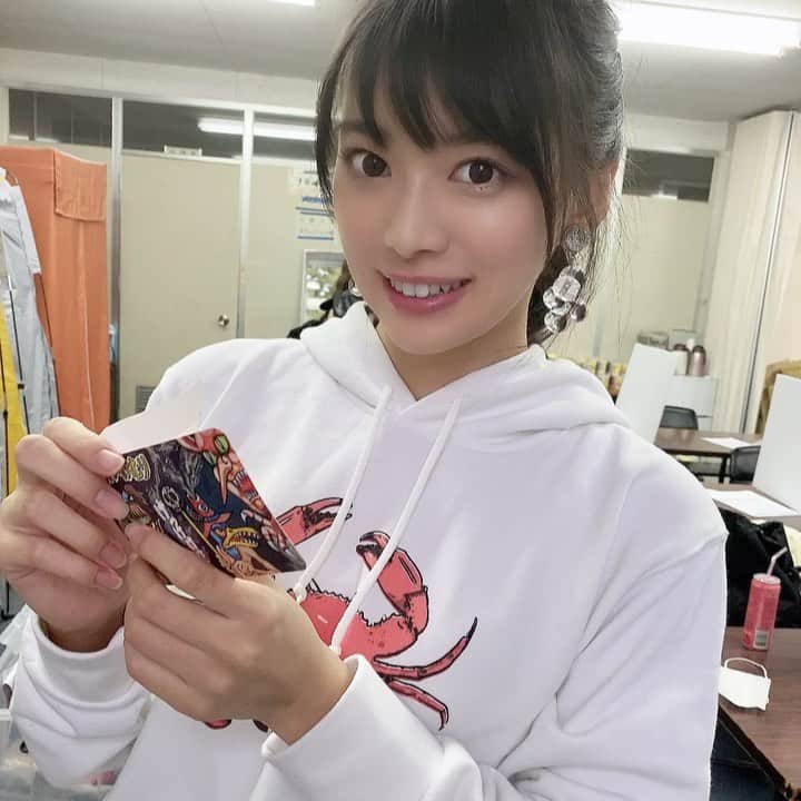 藤田いろはのインスタグラム：「ようかいけむり﻿ ずっと探してたけどどこも売ってなくて。﻿ 昨日撮影会で見つけて買って来てくださったファンの方がいて嬉しかった🥺﻿ 最後にひと遊びしたよ。﻿ 楽しかったー！﻿ 本当にありがとう✨﻿ ﻿ ﻿ ‪#藤田いろは#グラビア#gravure #japanesegirl #レースクイーン#tokyo  #aziangirl  #ビジョビ #撮影会 #뷰티스타그램 #셀카  #cosplay #黒髪ロング#팔로우#소통해요#셀스타그램#モデル #model #그라비아 #日本的 #性感內衣 #sexy  #性感美女 #性感尤物 #ようかいけむり #駄菓子屋 #かに #liquem #リキュエム #懐かしいおもちゃ」