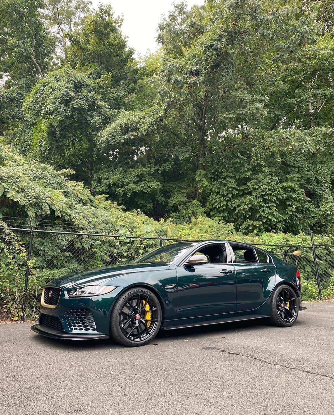 CarsWithoutLimitsさんのインスタグラム写真 - (CarsWithoutLimitsInstagram)「SVO Palette Green Jaguar Project 8 Photos @millermotorcars  #carswithoutlimits #jaguar #project8」9月21日 22時39分 - carswithoutlimits