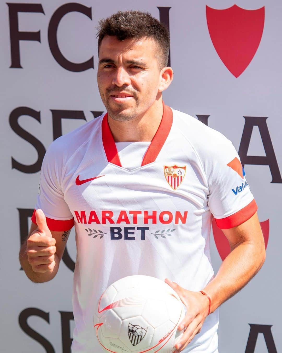 LFPさんのインスタグラム写真 - (LFPInstagram)「❤️🆕 @marcos.acuna10 was unveiled as a new @sevillafc player!  ❤️🆕 ¡#Acuña ha sido presentado como nuevo jugador del #SevillaFC!  #LaLiga #LaLigaSantander #Football #HayQueVivirla #YouHaveToLiveIt #LaLigaTransfers」9月21日 22時59分 - laliga