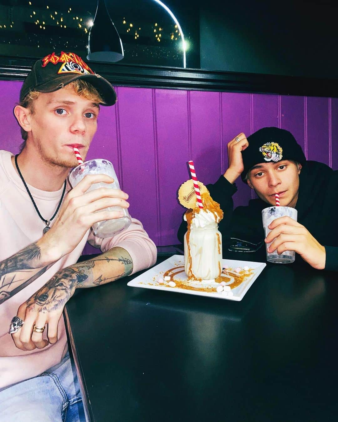 Bars and Melodyのインスタグラム：「Our milkshake brings all the gals to the yard」
