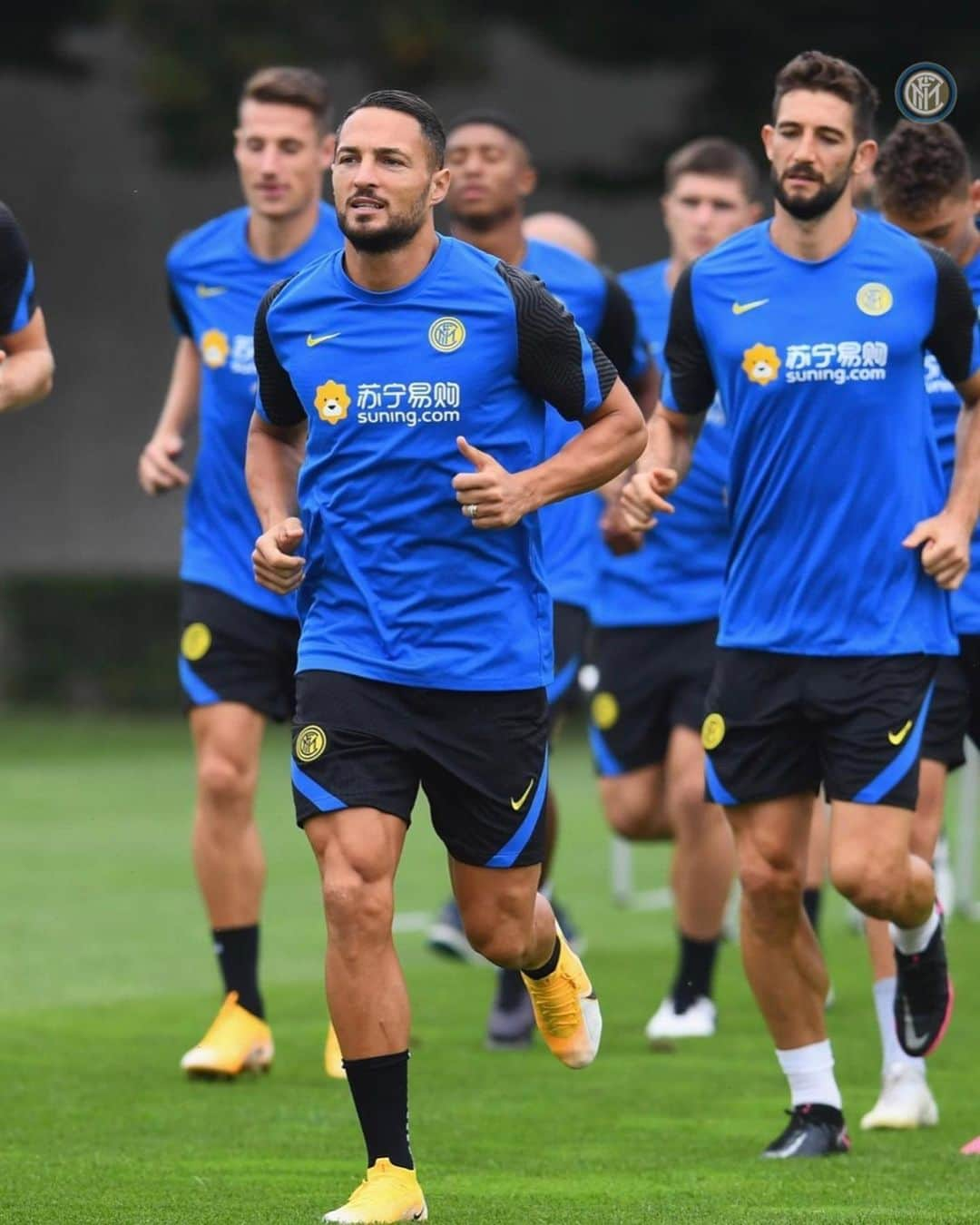 ダニーロ・ダンブロージオさんのインスタグラム写真 - (ダニーロ・ダンブロージオInstagram)「⚽️🏃‍♂️⚫️🔵@inter  #work#training#inter」9月21日 23時09分 - danilodambrosioreal