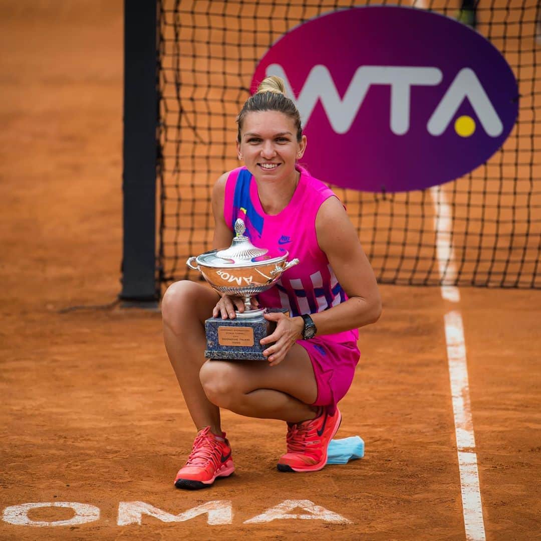 WTA（女子テニス協会）さんのインスタグラム写真 - (WTA（女子テニス協会）Instagram)「@simonahalep ❤️ Roma! 🇮🇹🏆」9月21日 23時12分 - wta