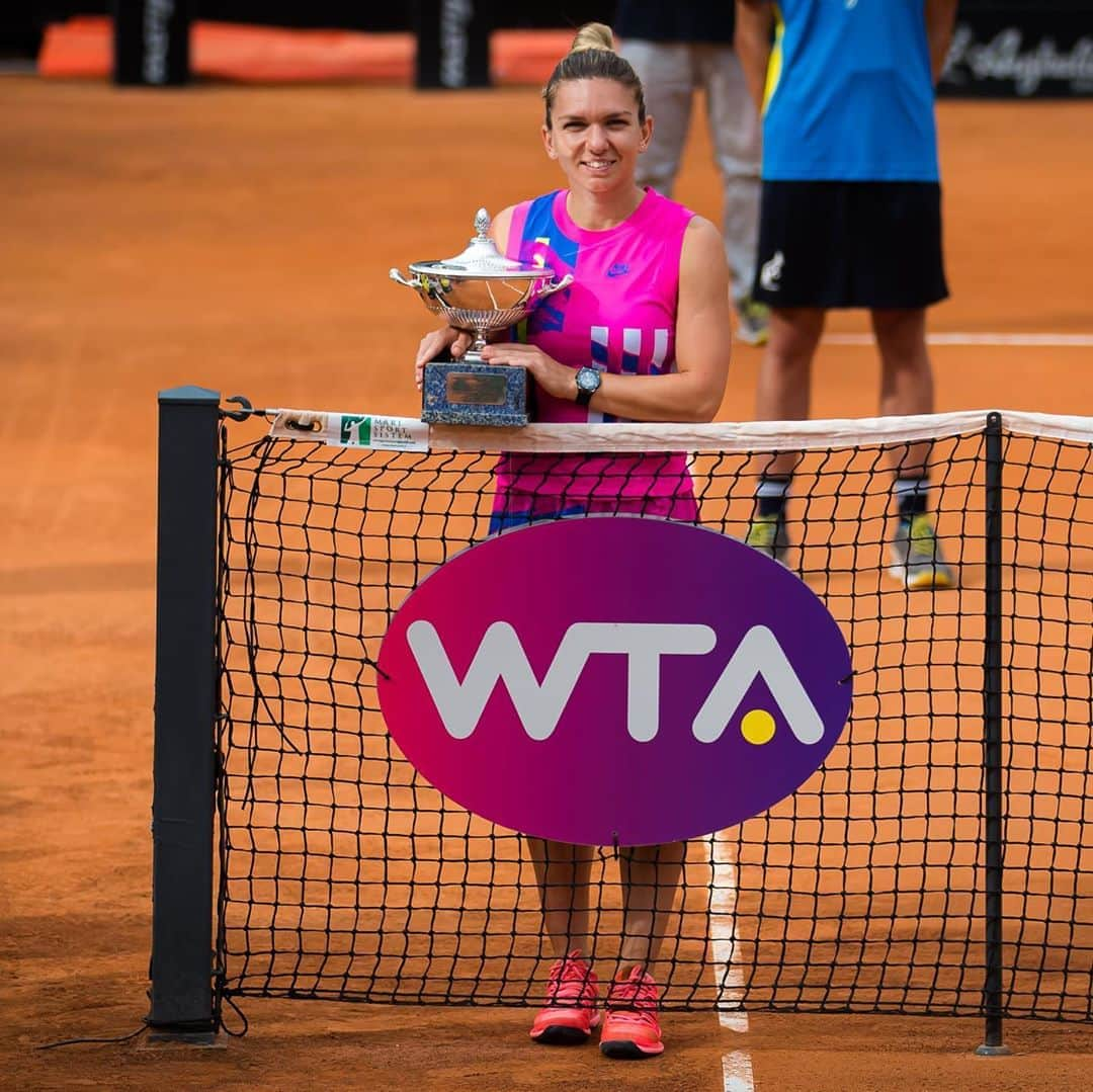 WTA（女子テニス協会）さんのインスタグラム写真 - (WTA（女子テニス協会）Instagram)「@simonahalep ❤️ Roma! 🇮🇹🏆」9月21日 23時12分 - wta