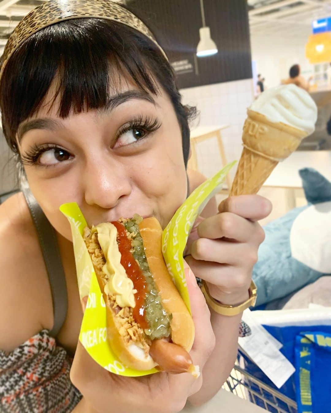 遊海 Yuumiさんのインスタグラム写真 - (遊海 YuumiInstagram)「I couldn’t stop myself from this temptation 🤣この誘惑に負けてしまった。❤️ #hotdog #ice cream #ikea #shopping #ホットドック　#ソフトクリーム　#幸せ　#happy #girljustwannahavefun」9月21日 23時13分 - yuumi_kato