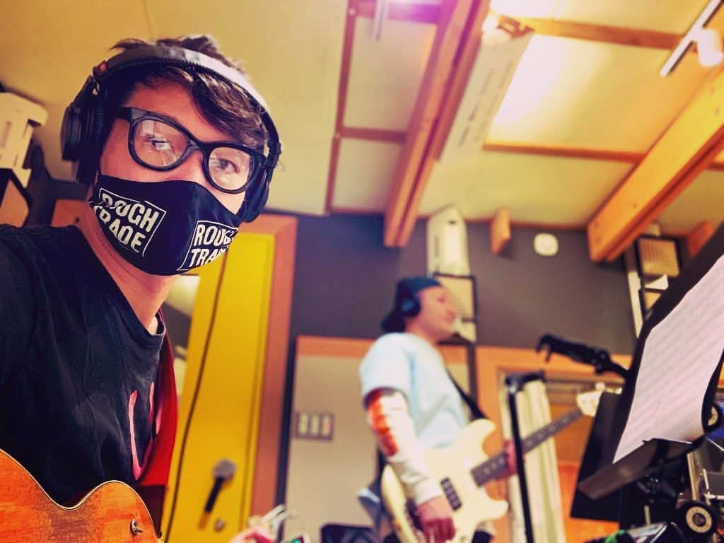 日高央さんのインスタグラム写真 - (日高央Instagram)「Now Recordin' for THE STARBEMS. The new song will be available on the next bandcamp Friday, Oct.02.  スターベムズの新曲を録ってる至福の時✨ 来月のバンドキャンプ・フライデーで聴けるからお楽しみに✌️😊🎶 ※ゲバラガールTシャツも再入荷するんで欲しい人は併せてチェックよろ〜👚👕  #Now #recording #for #next #bandcamp #Friday #Lets #Stay #Listening #Creating #Music #Forever #and #StayPunkForever #with #TheStarbems」9月21日 23時17分 - hidakatoru