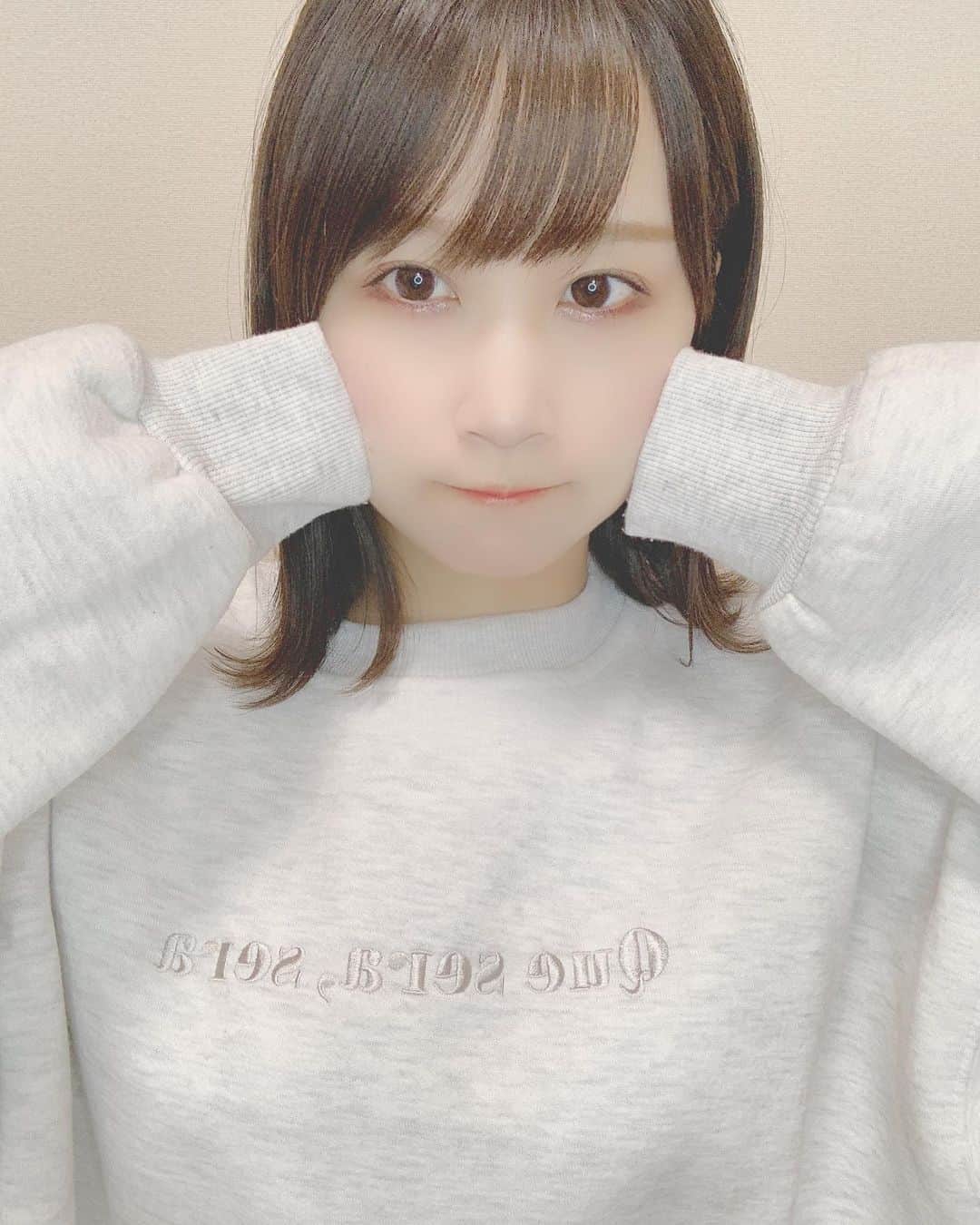 八木沙季のインスタグラム：「🙂🙂 . 今年はどんな冬服買おうかなあ👗 .」