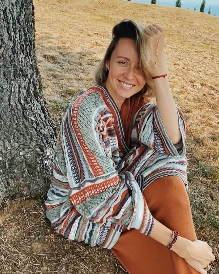 Nataly Osmannのインスタグラム：「Weekend before Fashion Week. In total @tak.ori  On the eve of Fashion Week, I want to share my thoughts about upcoming events. The pandemic has greatly affected the Fashion industry, as well as the whole world. So this Milan Fashion Week will be unique for me!  Many brands are still working online, and they will continue to make Digital shows. But I'm also looking forward to live-shows, which won't be many at this season... The world is returning to normal mode step by step 🙏  Italians follow the rules of social distance and safety very carefully, and this Fashion Week will require special discipline. So I will tell you about everything in detail!  В преддверии Недели Моды хочется поделиться своими мыслями о предстоящих показах и ивентах. Пандемия очень сильно повлияла на fashion-индустрию, как и на весь мир в целом. Поэтому эта Неделя Моды в Милане станет уникальной для меня!  Многие бренды всё ещё работают онлайн и продолжат делать свои показы в digital-формате. Но я также с нетерпением жду живых показов, которых в этом сезоне будет совсем немного... Мир постепенно возвращается в свой обычный режим 🙏  Итальянцы очень тщательно следуют правилам социальной дистанции и безопасности, и эта Неделя Моды будет требовать особой дисциплины. Буду рассказывать вам всё в подробностях!」