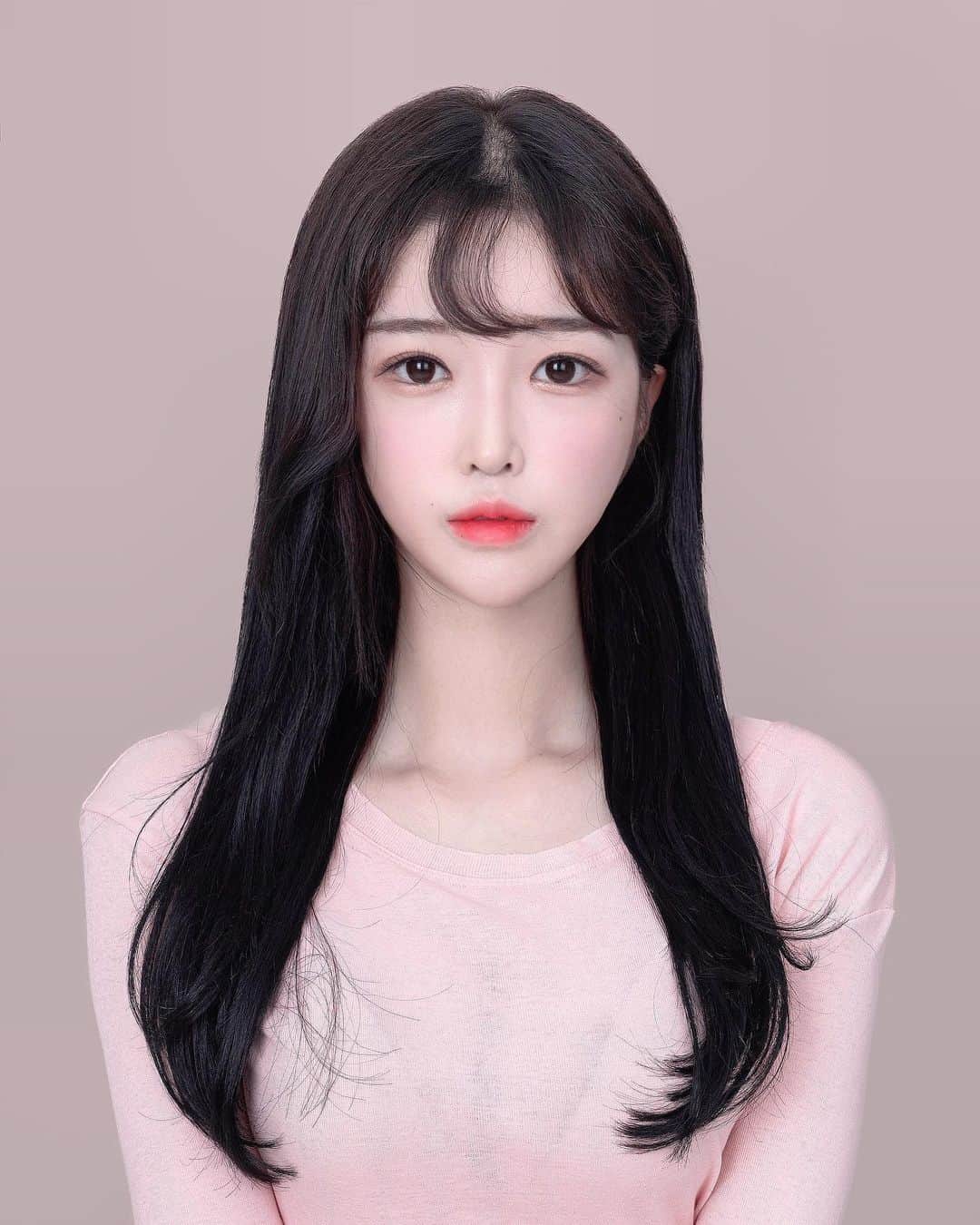 ハ・ウネのインスタグラム：「증명사진 넘 정신없게 찍어서 아쉽다.. #증명사진 #프로필사진」