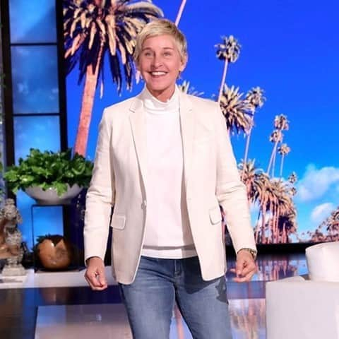 ハリウッド・リポーターさんのインスタグラム写真 - (ハリウッド・リポーターInstagram)「#EllenDeGeneres has publicly addressed the toxic workplace reports in her talk show return. Watch her monologue, at the link in bio.」9月21日 23時34分 - hollywoodreporter