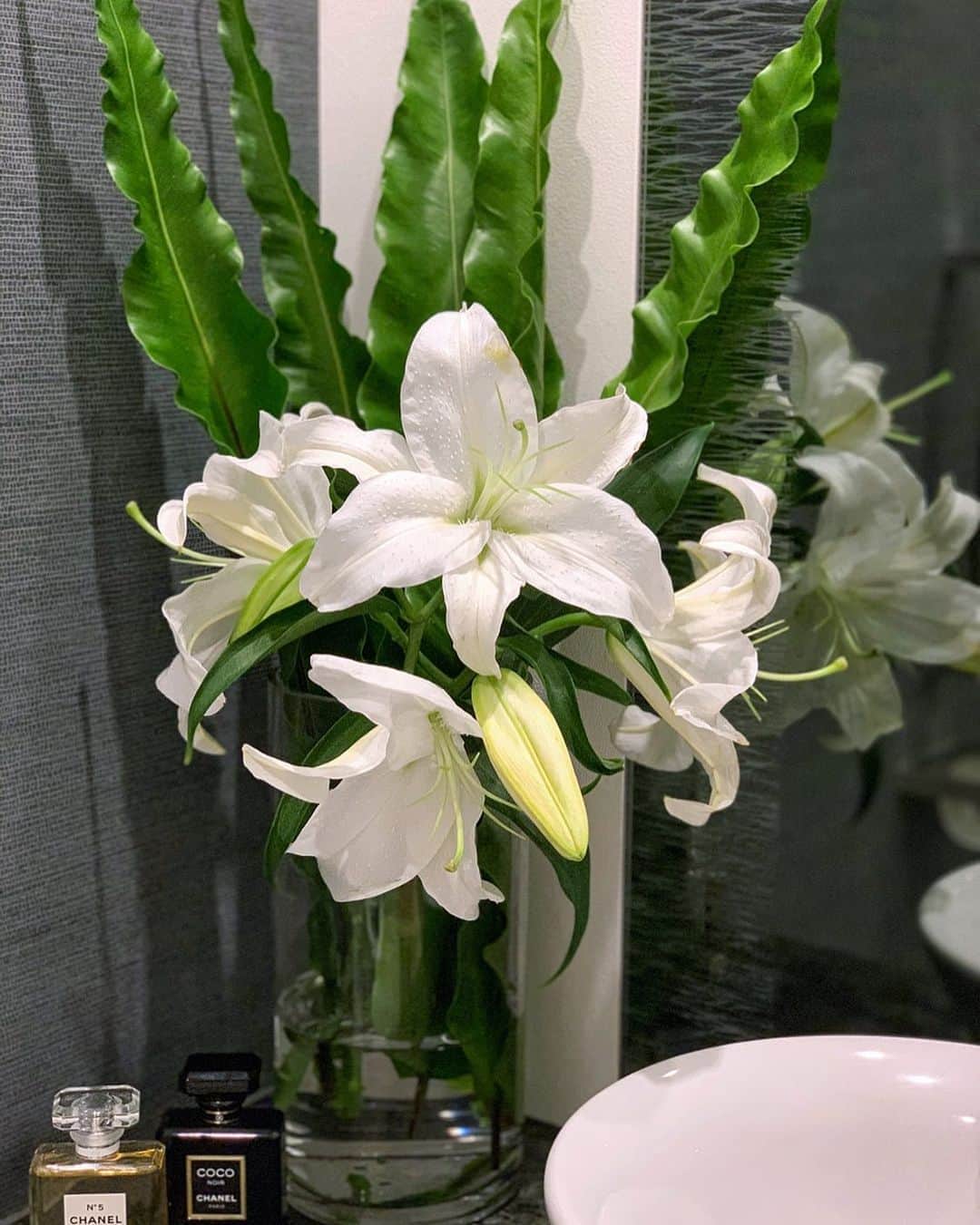 のインスタグラム：「大好きなお花のひとつ✨✨✨ このお花の香りは、 無我夢中に頑張っていたあの頃を思い出して😌 心地良い緊張感と、懐かしい気持ちにしてくれます🩰💐」