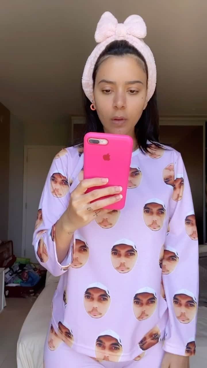 Gabriela Salesのインスタグラム：「A pessoa não tem um minuto de paz 😂」