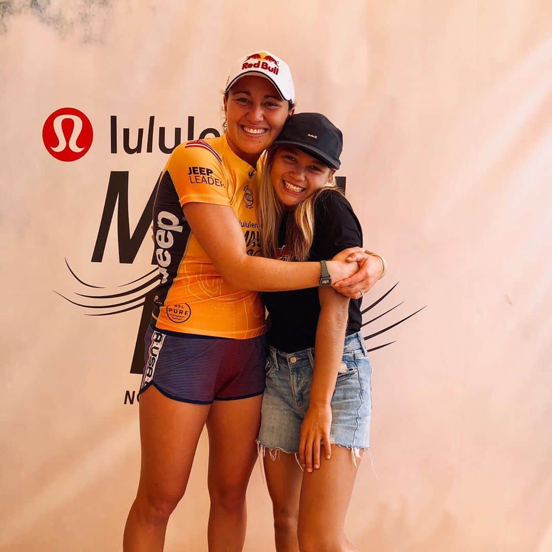 カリッサ・ムーアのインスタグラム：「Happy 13th birthday gorgeous girl @vaihitimahana 💛 Both inside and out you shine genuine goodness and light up the people and world around you wherever you go. Stoked to be sharing your special day with you! Watch out world here she comes 😉🤗❤️」